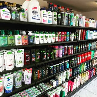 Prodejní regál model BASIC instalovaný u zákazníka na prodejně. Skvělý poměr cena/výkon. #regalydoskladu #prodejniregaly...